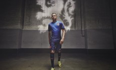 九游app下载-布克独舞撕裂防线，勇士铁壁全面压制深圳队