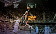 九游娱乐网站-冷雨夜，广厦破京华—切特里程碑之夜的双重奏