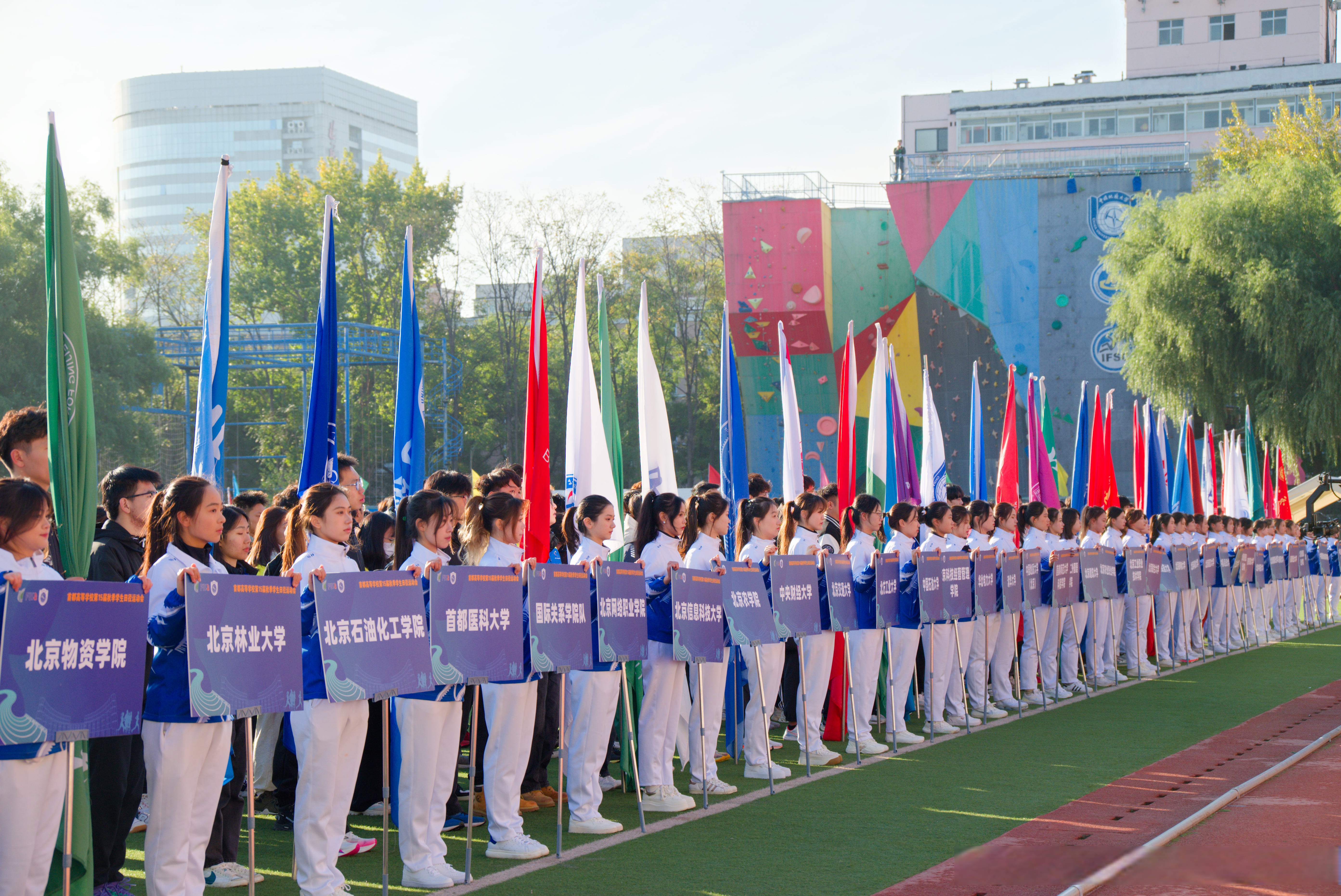 青春飞扬，激情与汗水交织的瞬间