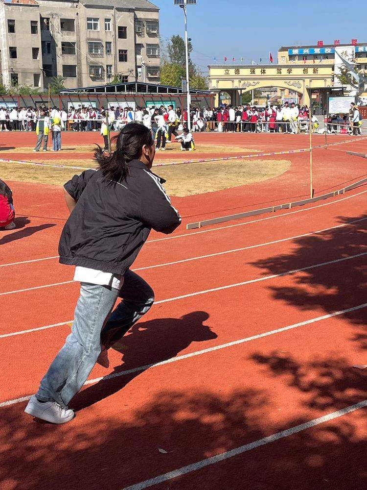 青春飞扬，激情与汗水交织的瞬间