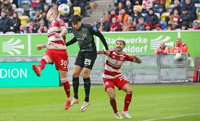 狼队大胜谢菲联，重返联赛前十