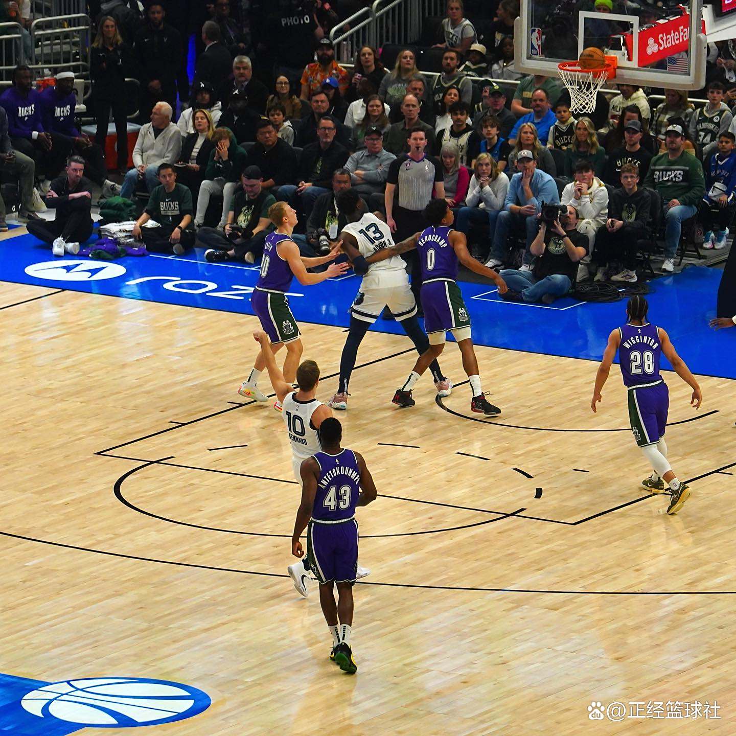 雄鹿主场大胜灰熊，浓眉分独自撑起湖人的简单介绍