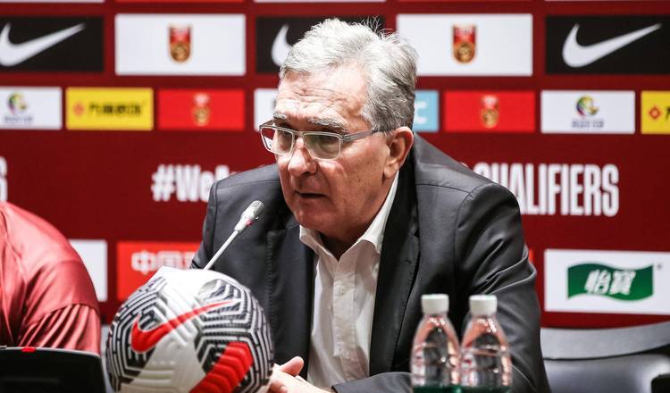 教练战术独到，球队备战冲击胜利