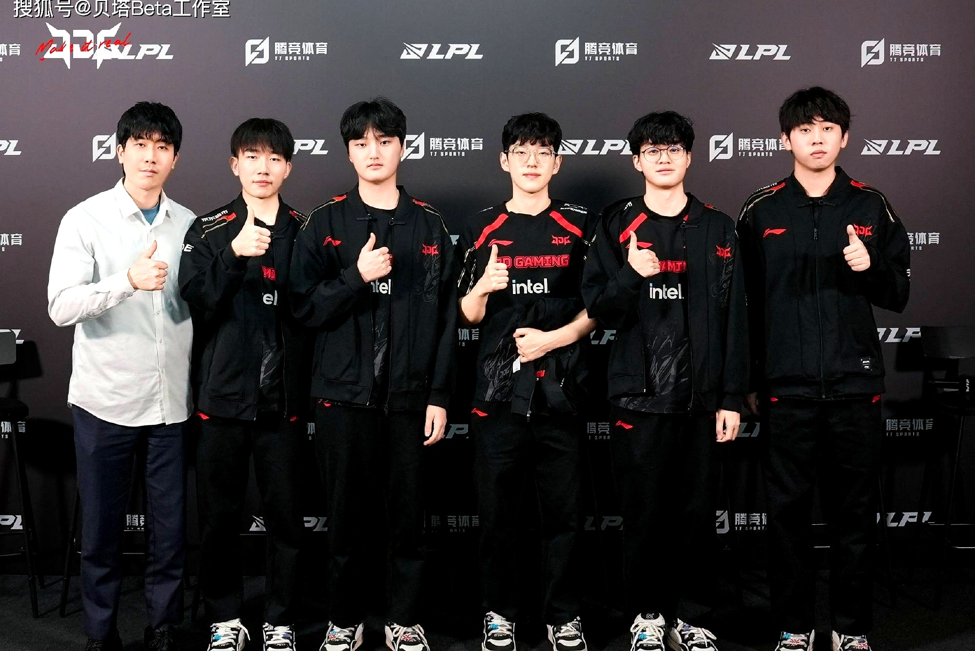 FPX险胜GEN，CoreJJ团战一打五顶尖较量全球总决赛，引爆全场热议