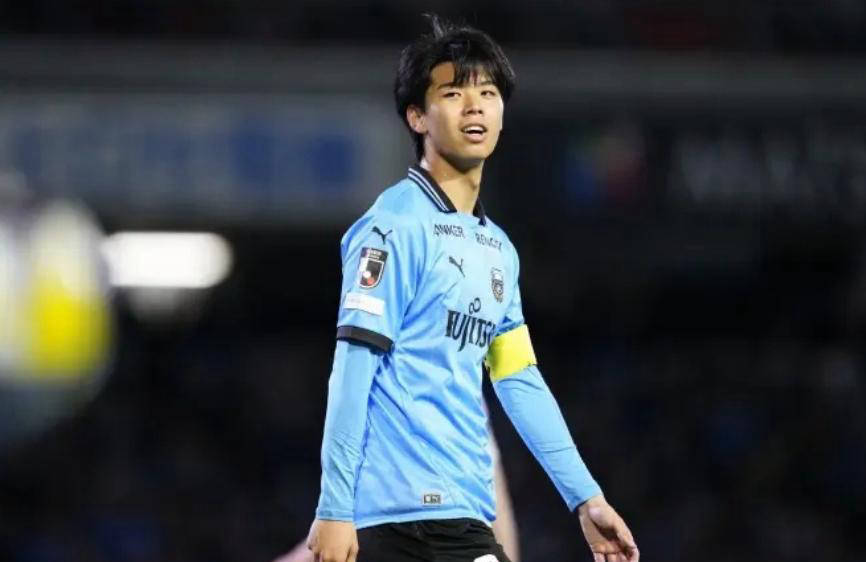 关于国脚表现抢眼，成为球迷心中的偶像的信息