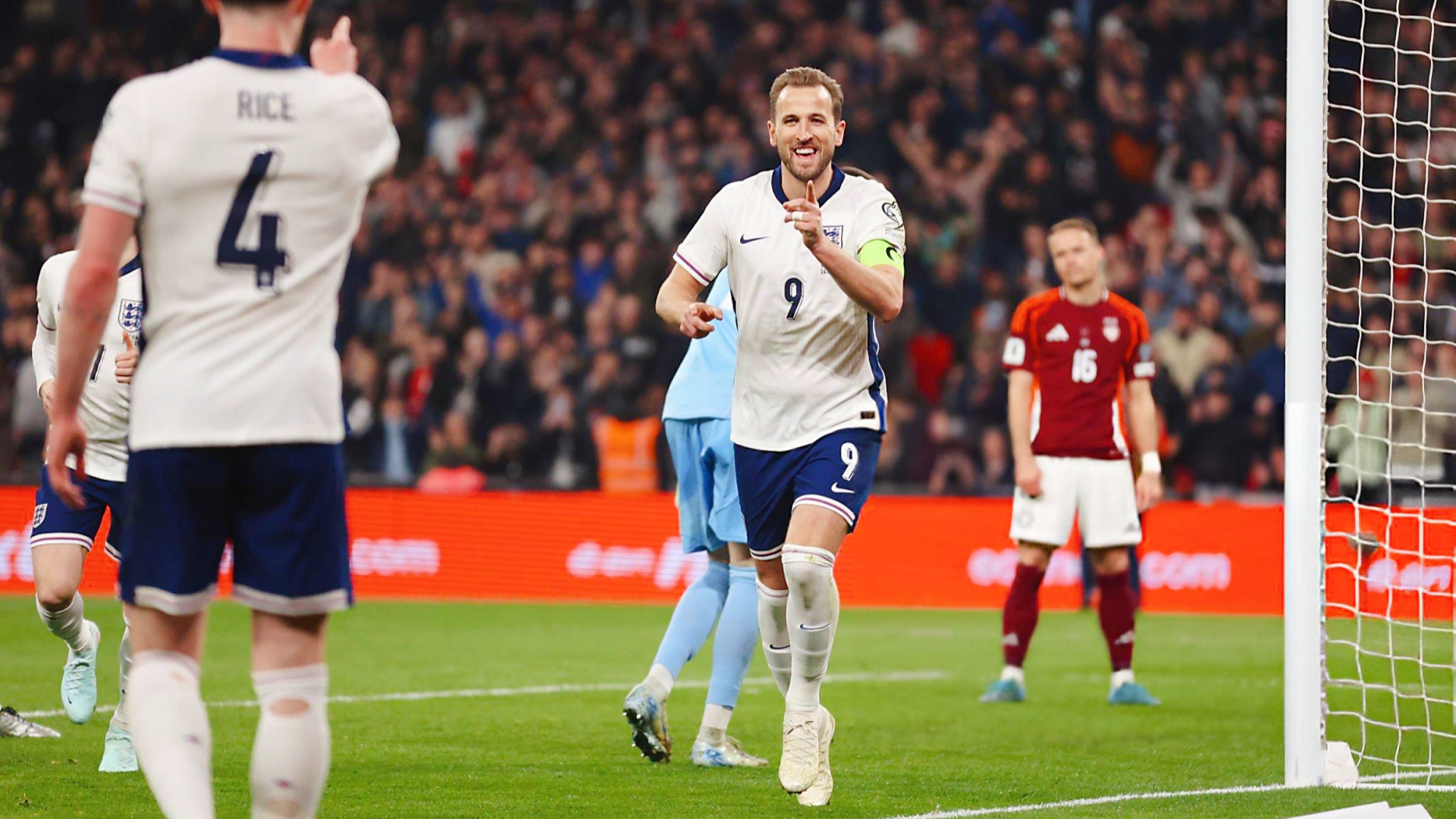 英格兰队创造历史，首次杀入欧洲杯决赛