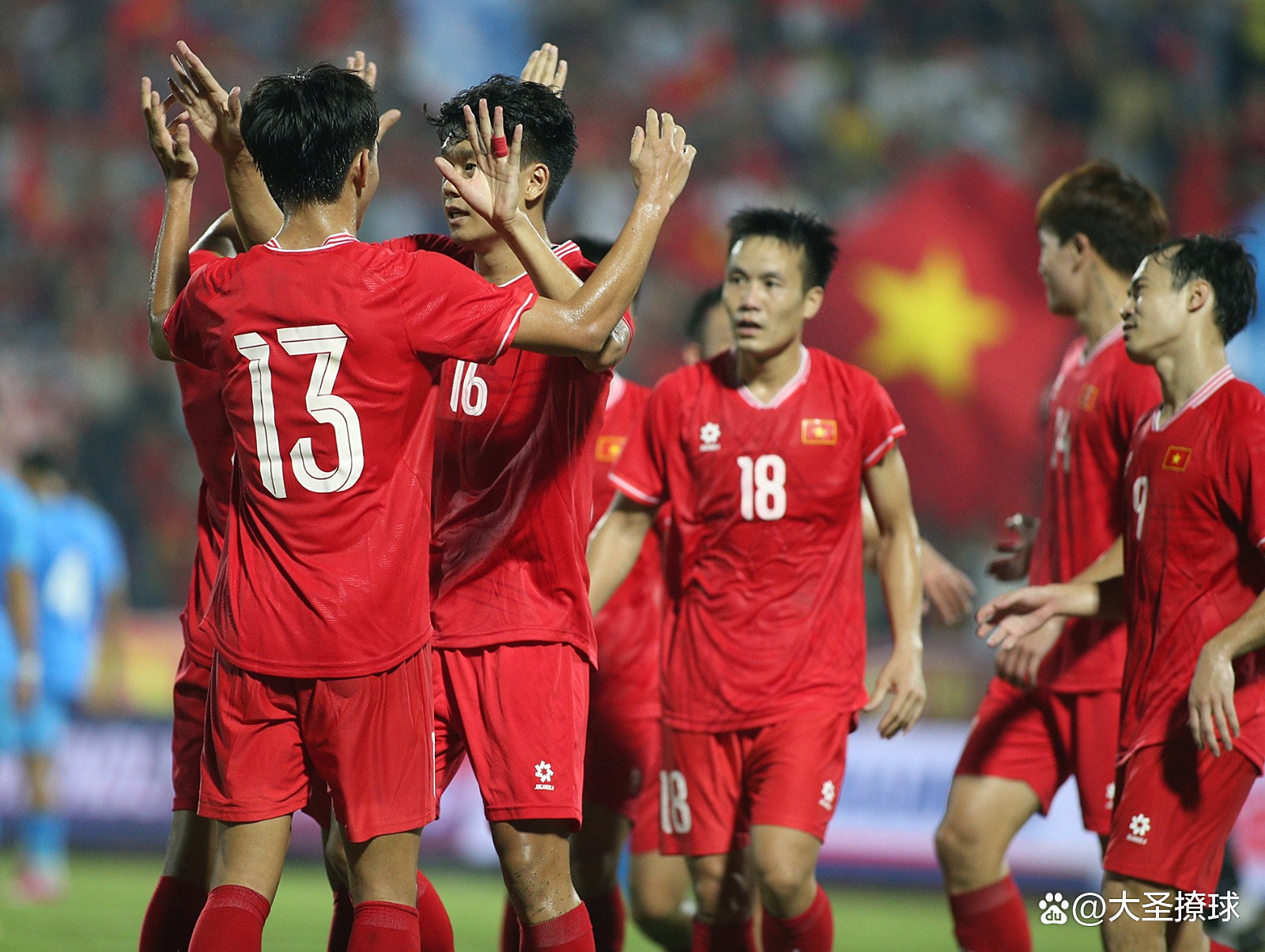 越南球队抢眼表现,成功晋级 越南球队抢眼表现,成功晋级