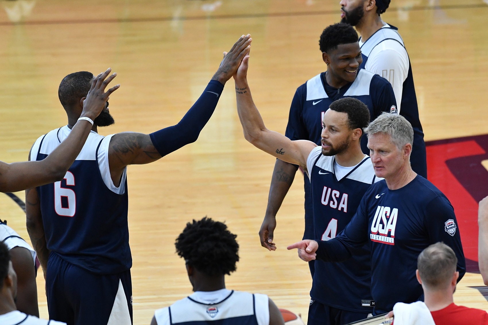 美国男篮鏖战76人，哈里斯统治全场