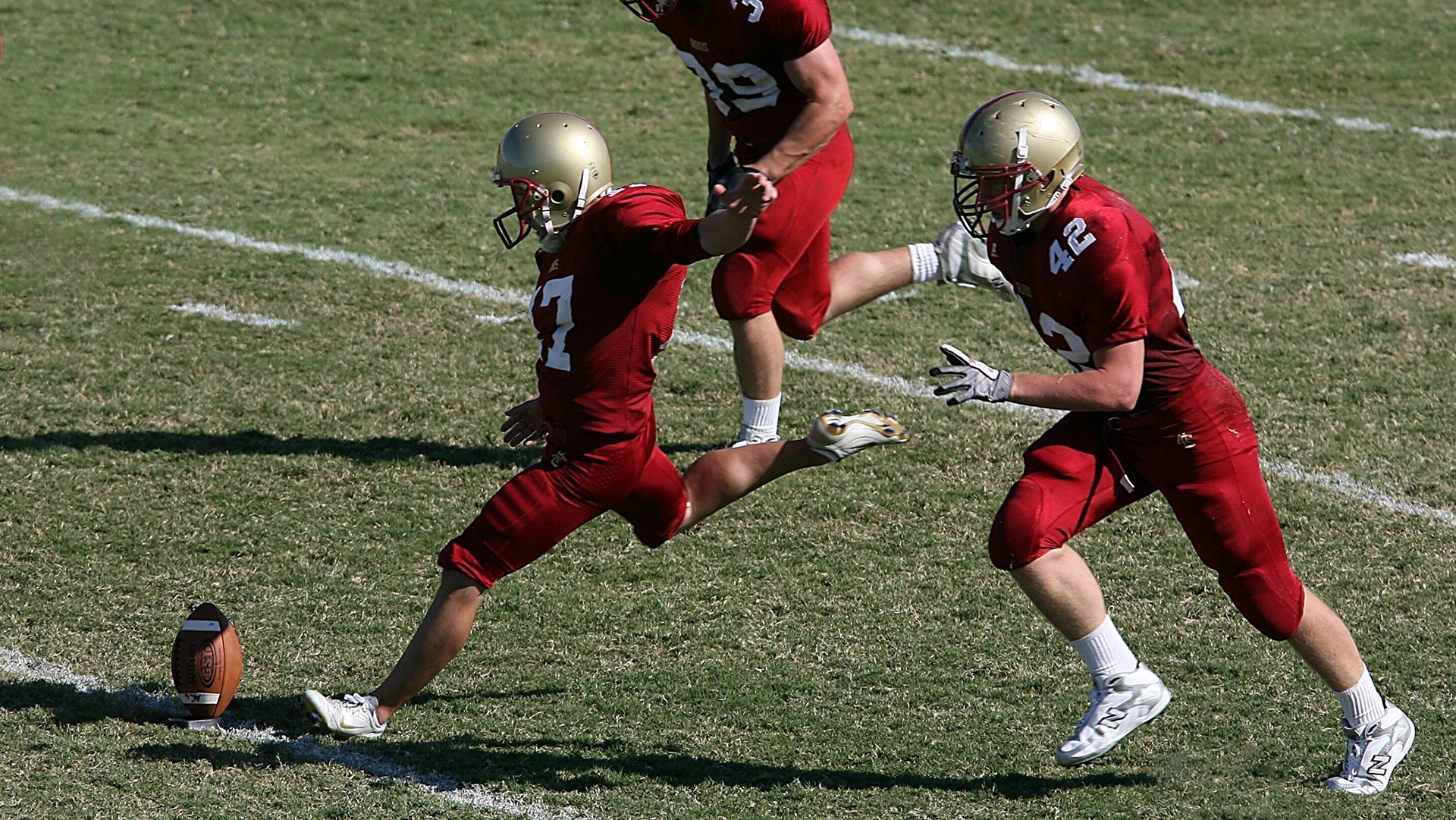 猛龙淘汰赛过关雄鹿，库里成为关键先生，命运交织的史诗对决