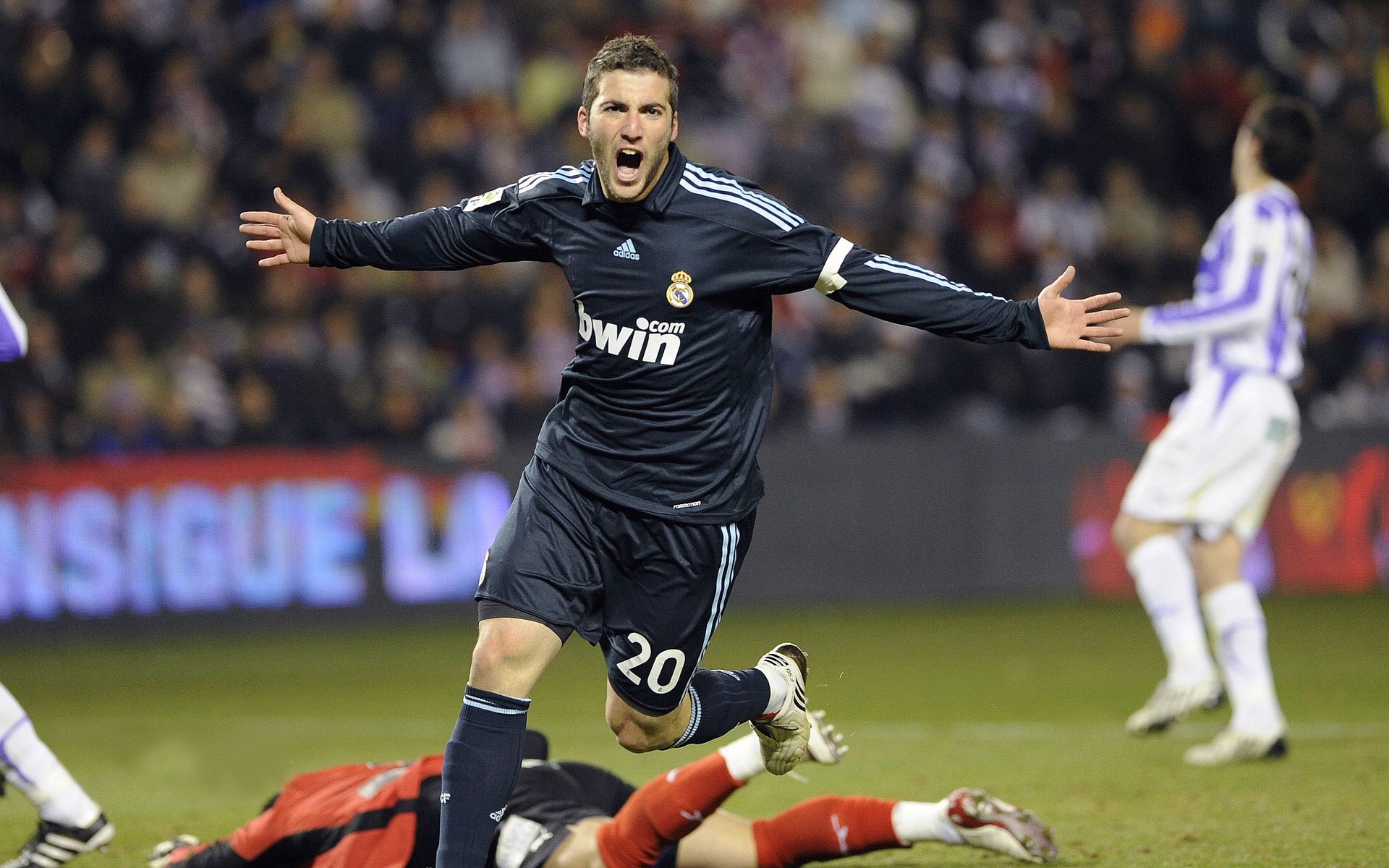 当文艺复兴之城遇见波斯铁骑,卡瓦哈尔一锤定音展现现代足球巨星价值