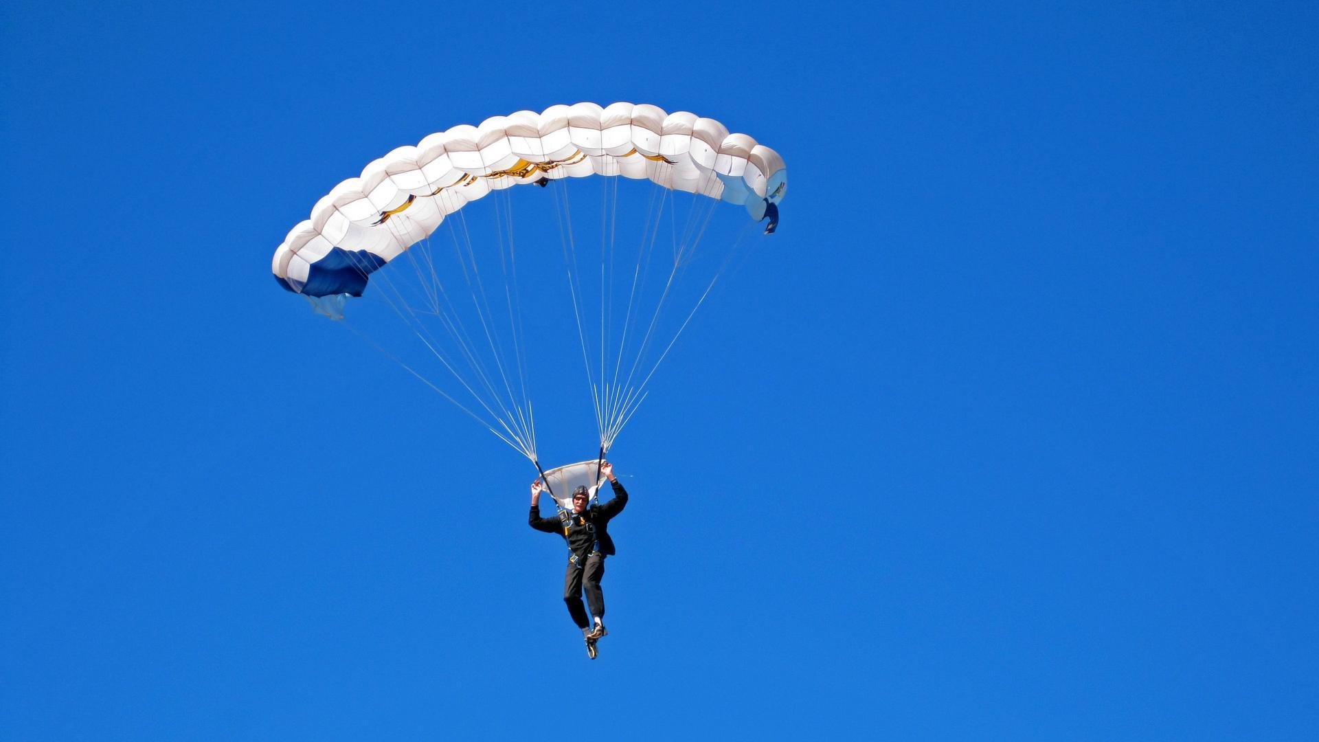 当广厦遇上尼克斯，塔图姆的隐形存在感如何串联起一场跨越时空的篮球对话